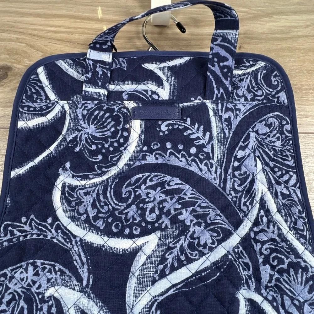 Vera Bradley Hanging Travel Organizer Navy Blue Paisley Quilted Toiletry Bag NWT